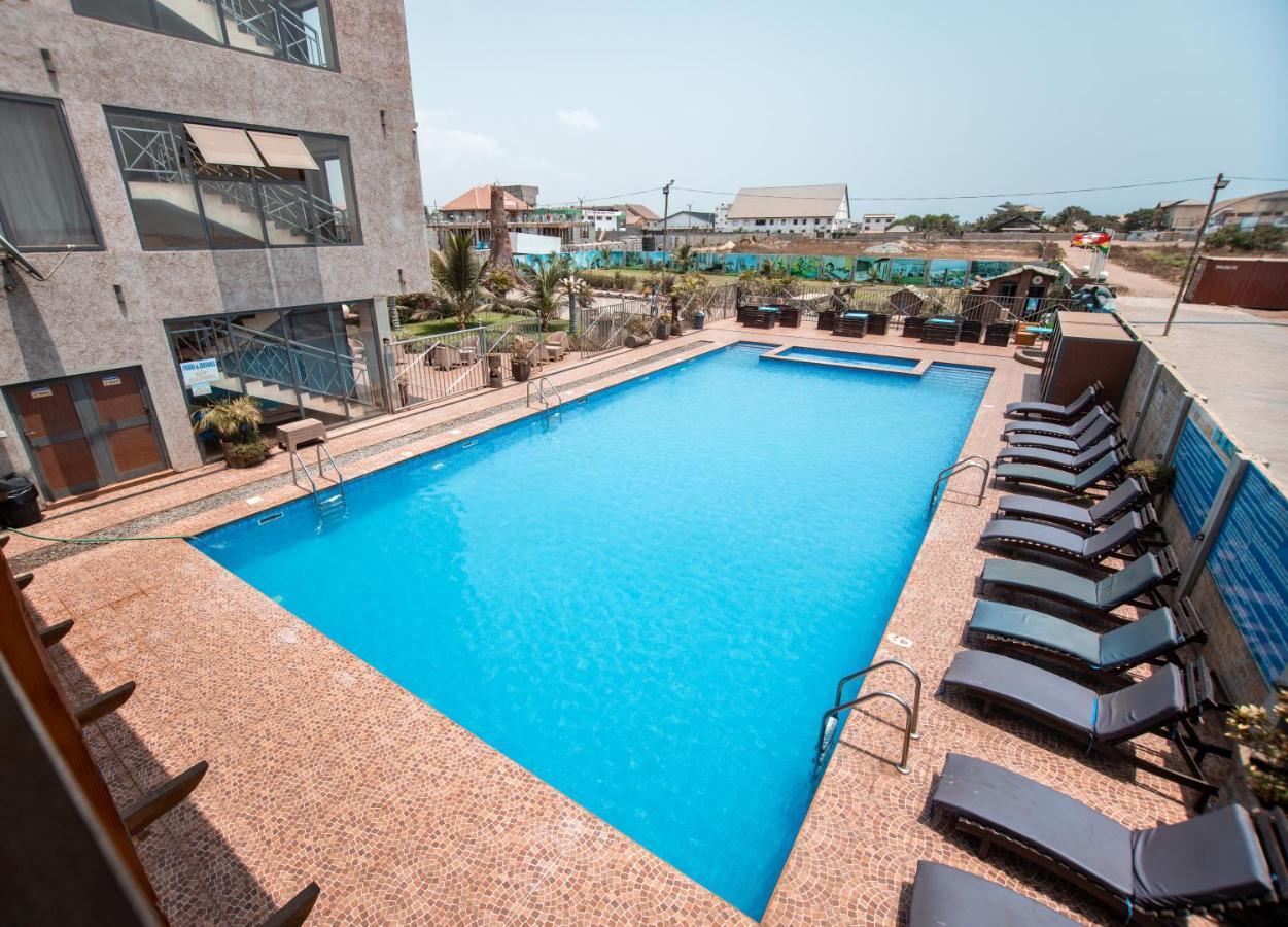 Plus 33 Hotel Nungua Exteriér fotografie
