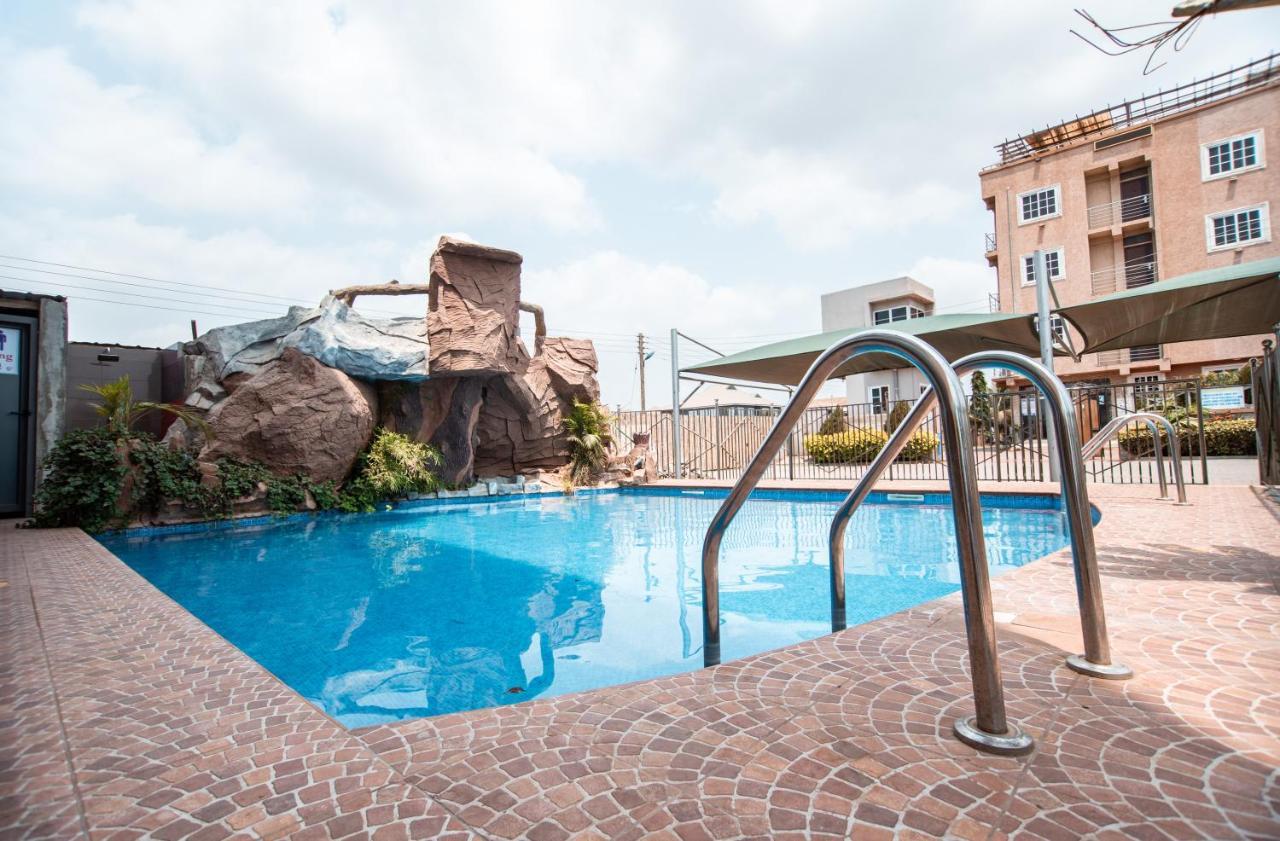 Plus 33 Hotel Nungua Exteriér fotografie