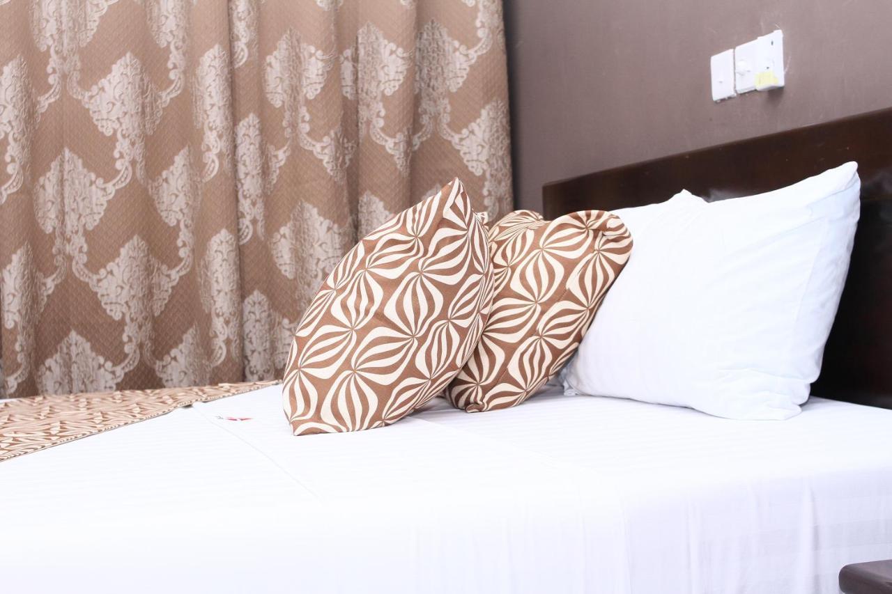 Plus 33 Hotel Nungua Exteriér fotografie